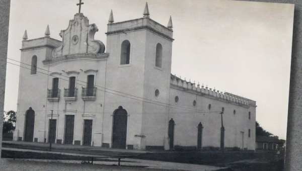 Igreja de Nossa Senhora dos Prazeres. Aracati-CE. 1943. Acervo fotográfico de Abílio Monteiro.